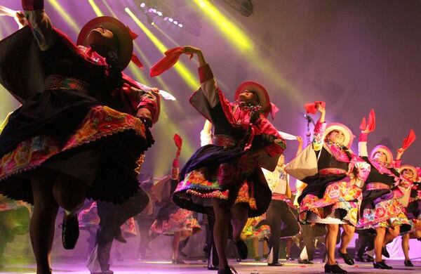 Inaguración de la XXVII Feria Internacional del Libro - FILBO  Peru Director Musical Edyy Sánchez 