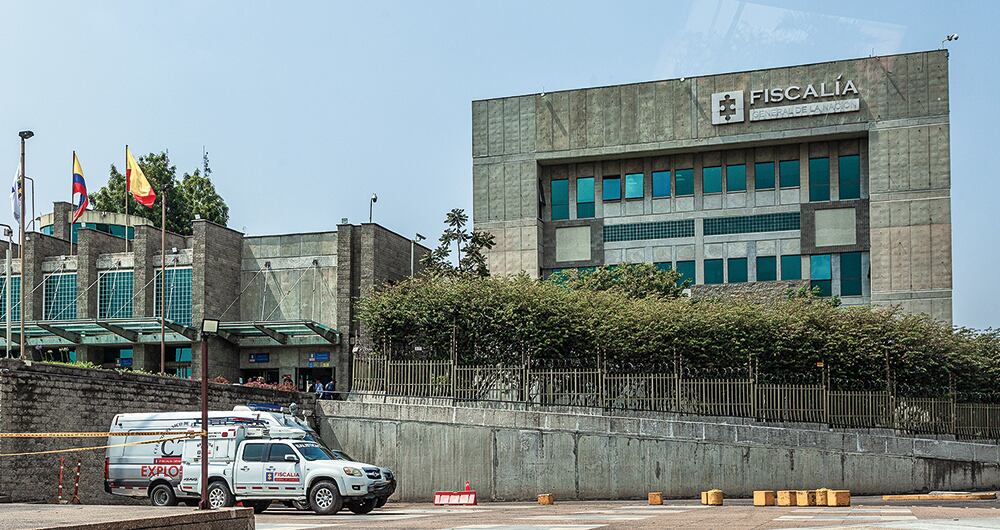 La Fiscalía cometió errores que llamaron la atención. Se equivocó en la fecha de nacimiento del expresidente Uribe y en el nombre de su padre.