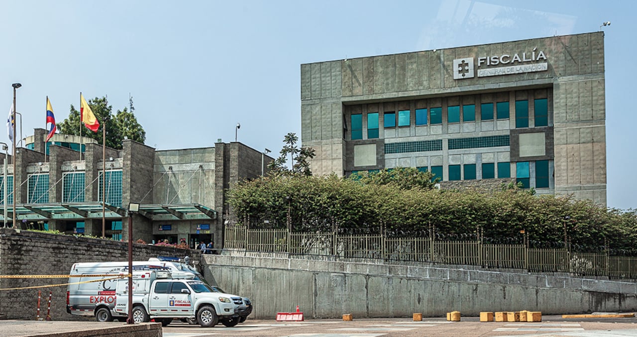 La Fiscalía cometió errores que llamaron la atención. Se equivocó en la fecha de nacimiento del expresidente Uribe y en el nombre de su padre.