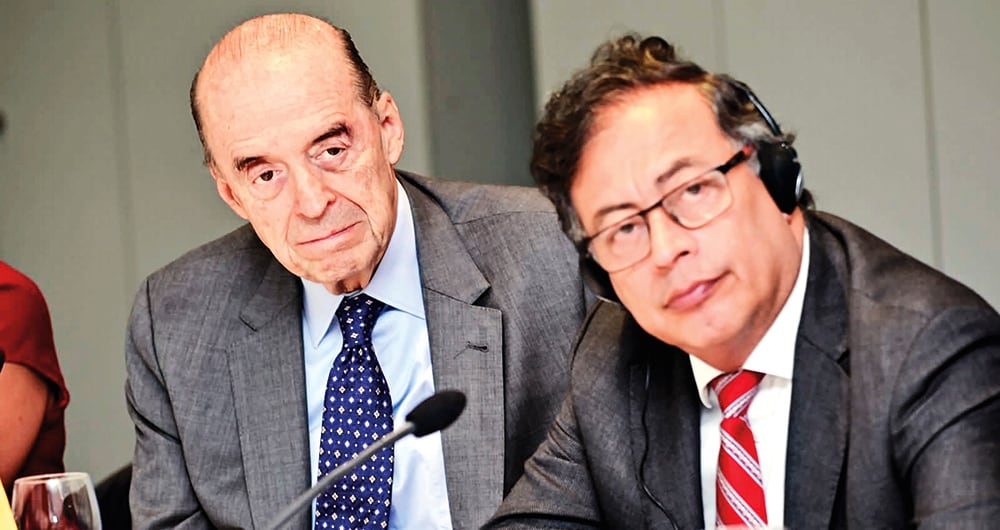 Álvaro Leyva contraataca a Gustavo Petro. 