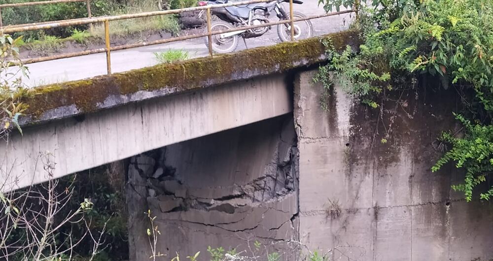 Unos 500 campesinos afectados y decenas de vías dañadas deja la fuerte ola invernal en Ubalá, Cundinamarca.