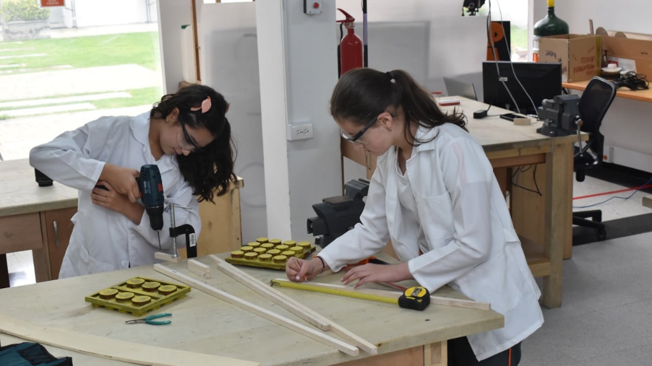 El singular enfoque que sigue la enseñanza y el aprendizaje en el Colegio Santa Francisca Romana le ha permitido a la institución ocupar el primer lugar en el concurso Mentes Brillantes de la Universidad Externado de Colombia durante cuatro años consecutivos.