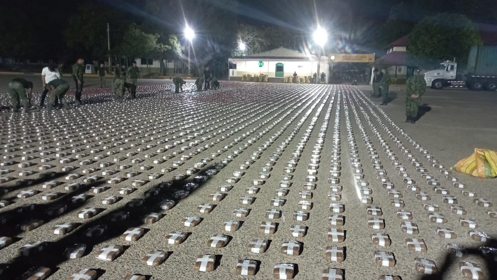 La marihuana estaba marcada con dos colores: rojo y blanco.