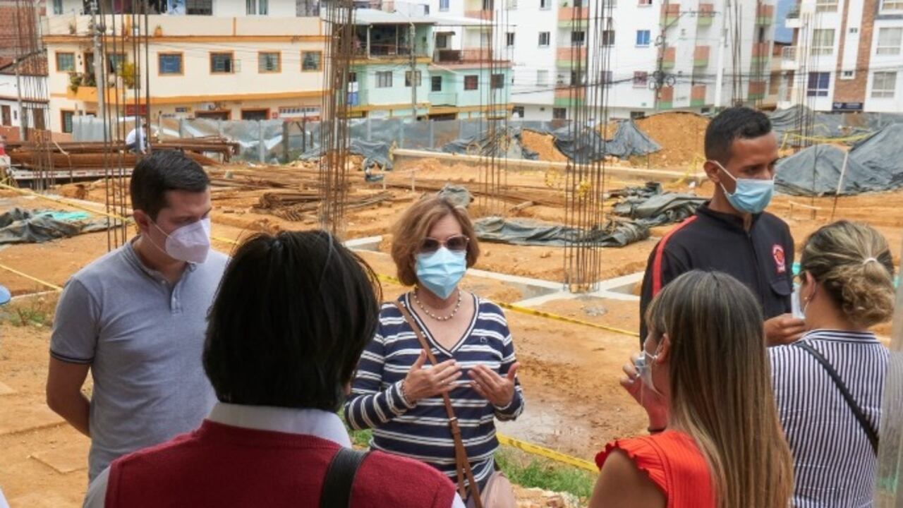 La falta del acero llevó a suspender la obra que se adelanta en esta institución educativa.