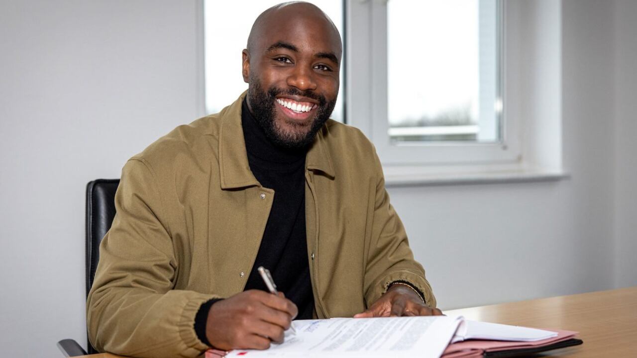 Eder Álvarez Balanta firmó hasta final de la presente temporada en condición de préstamo