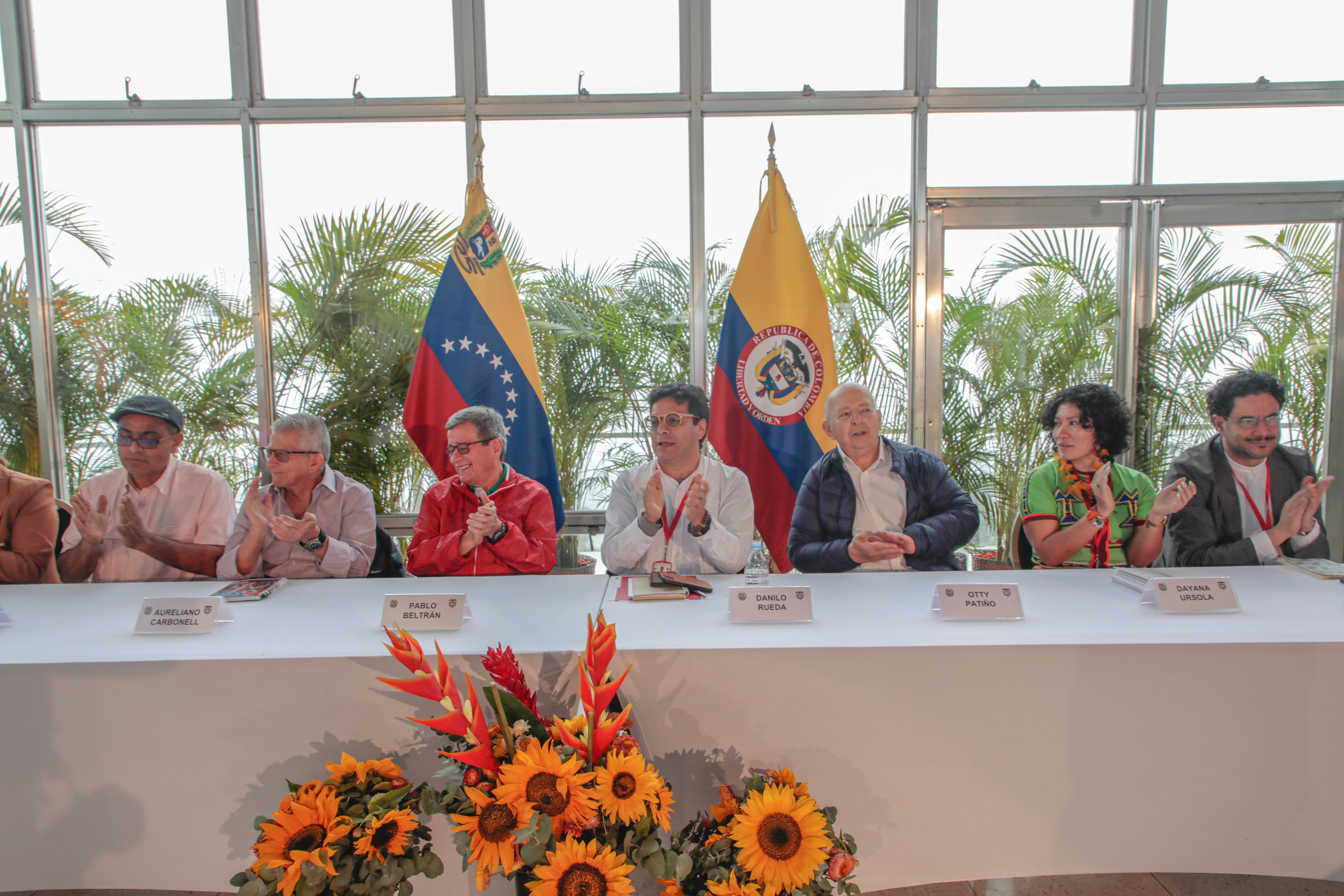 Delegaciones de paz del Gobierno y del ELN en Caracas (Venezuela).