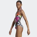 Página oficial Adidas. https://www.adidas.com/us/pride-swimsuit/IA3339.html