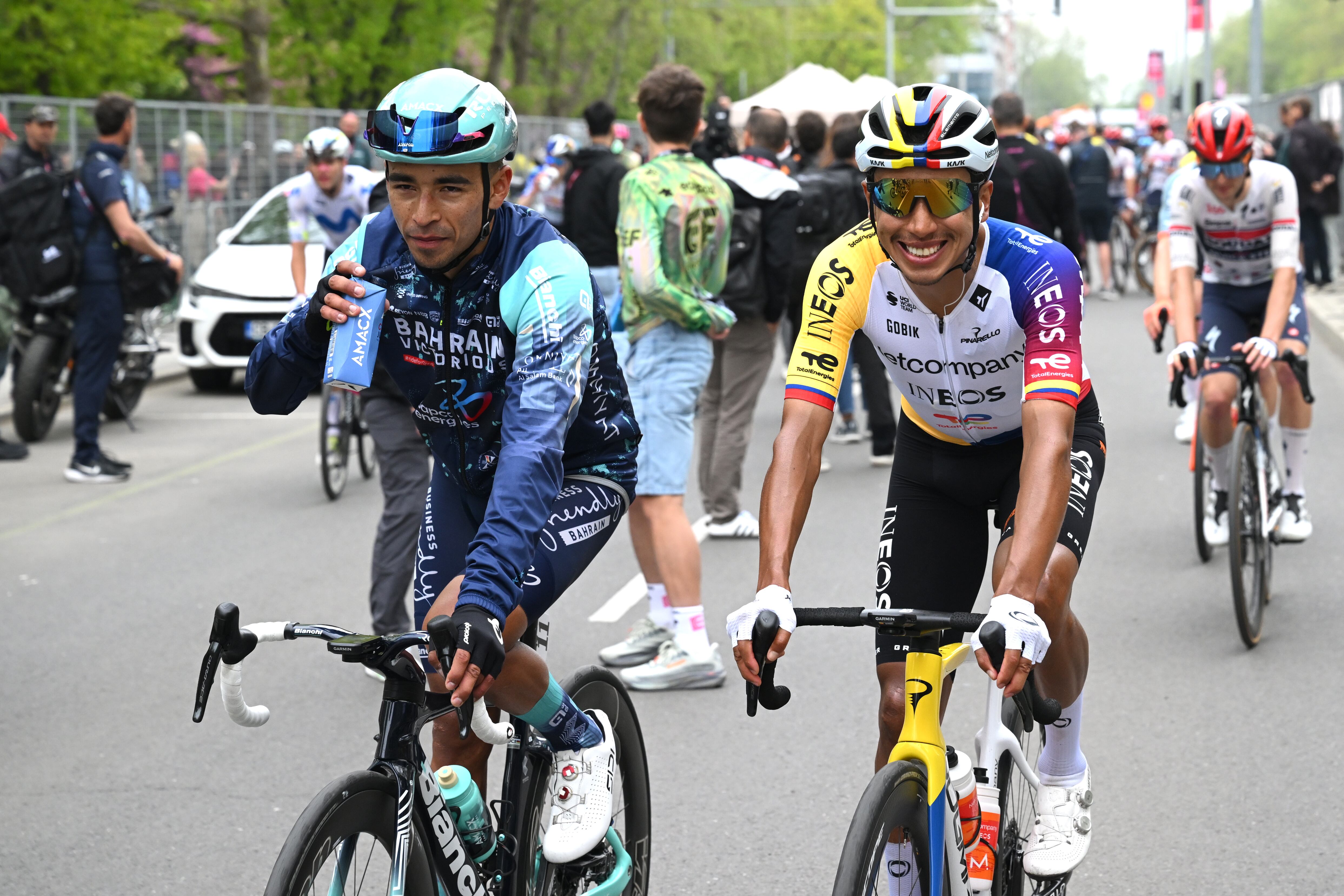 Santiago Buitrago y Egan Bernal en el Giro de Italia 2026