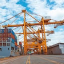 LA HORA MÁS AGITADA DEL PUERTO DE BUENAVENTURA, EL MÁS IMPORTANTE DEL PAÍS, ES DE 3:00 A 5:00 DE LA TARDE. EN LO QUE VA DEL AÑO AQUÍ SE HAN MOVIDO MÁS DE 340.000 CONTENEDORES.