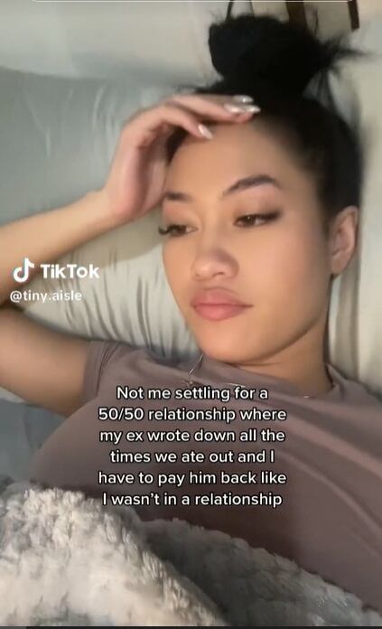 Fotograma: 0:06 /When I’ve dated men who wouldn’t even let me touch my card/Tik Tok:@tiny.aisle/