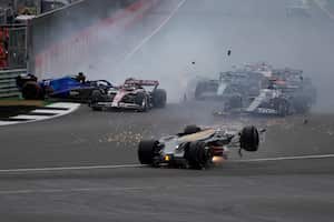 Antes de la primera curva se produjo el accidente que obligó a la organización a detener la carrera