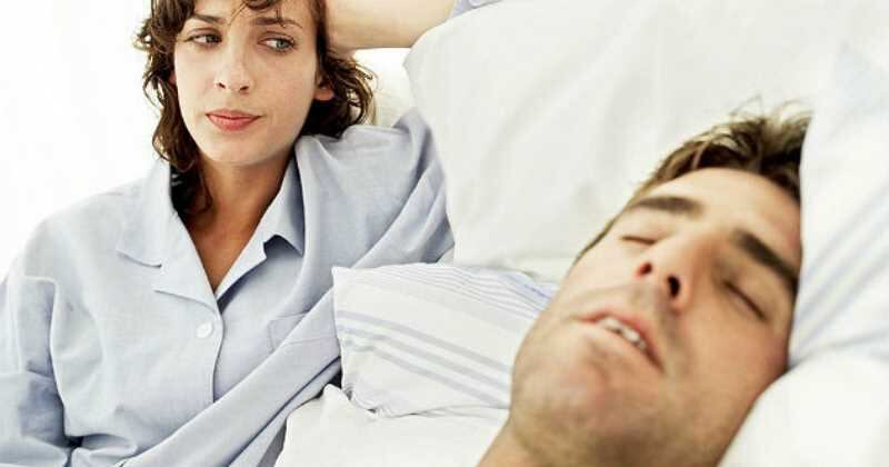 Los tratamientos para manejar este sonido son muchos, sin embargo, hay algunos más económicos que, de ponerse en práctica, pueden ayudar.