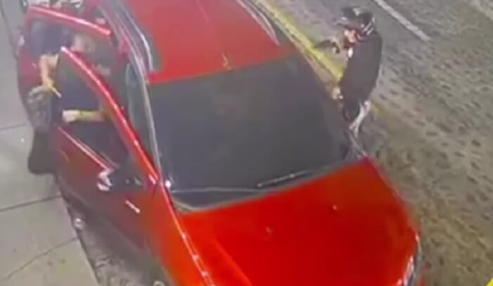 La víctima recibió un disparo en la zona inguinal.