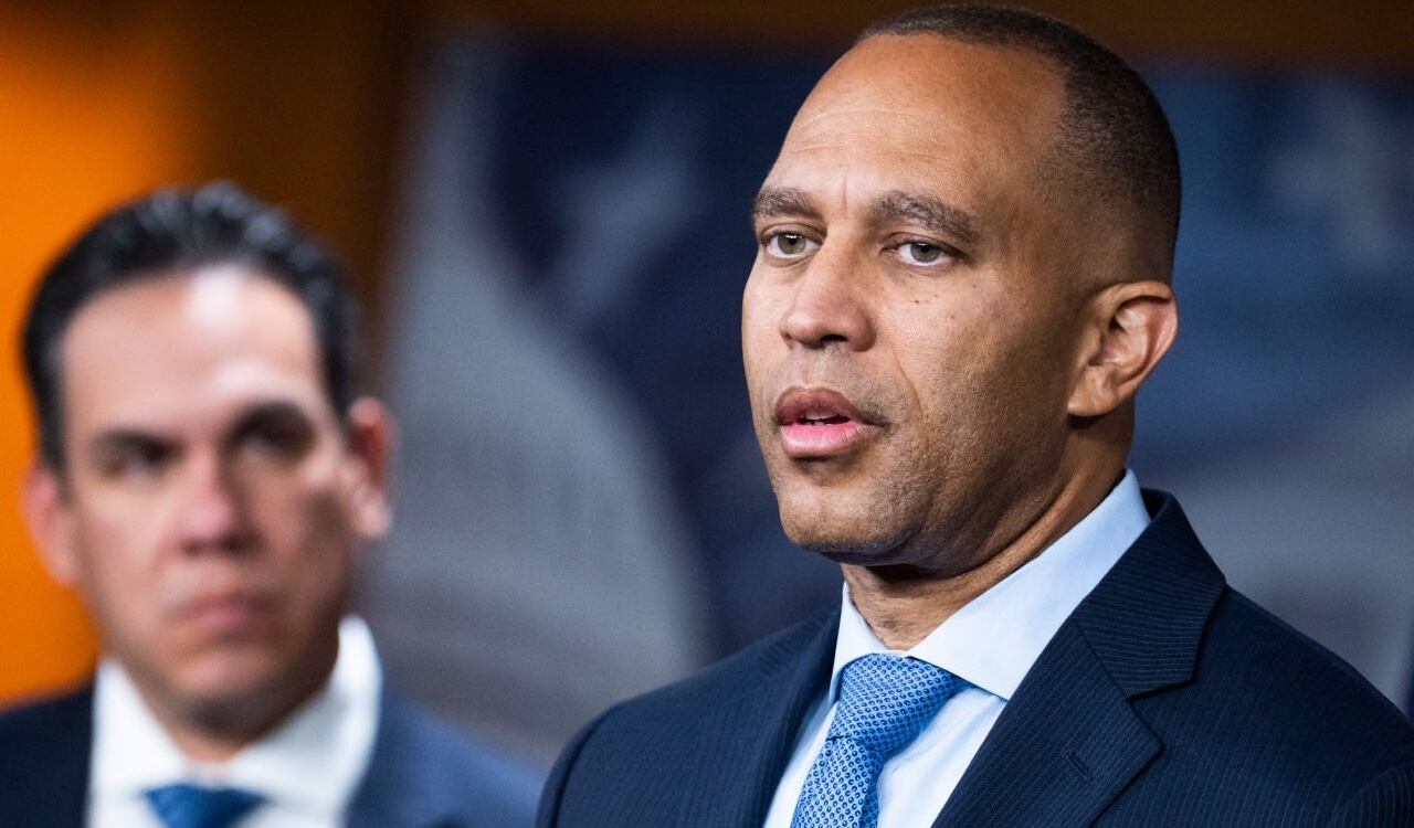 Hakeem Jeffries, representante de Nueva York, sigue recibiendo el apoyo del partido Demócrata