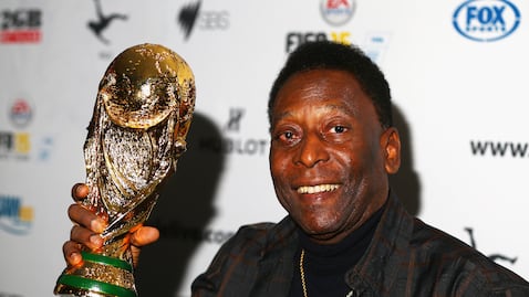 Pelé con la Copa del Mundo.