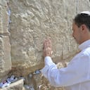Omar Bula recorrió uno de los lugares más sagrados del judaísmo durante su agenda oficial en Israel. La visita se produjo dos días después de la inauguración de la Embajada de Colombia en Jerusalén, en medio del restablecimiento de las relaciones diplomáticas entre ambos países.