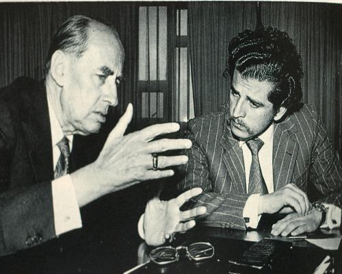 En el apogeo de su carrera política, con Rene Maheu en la Unesco.