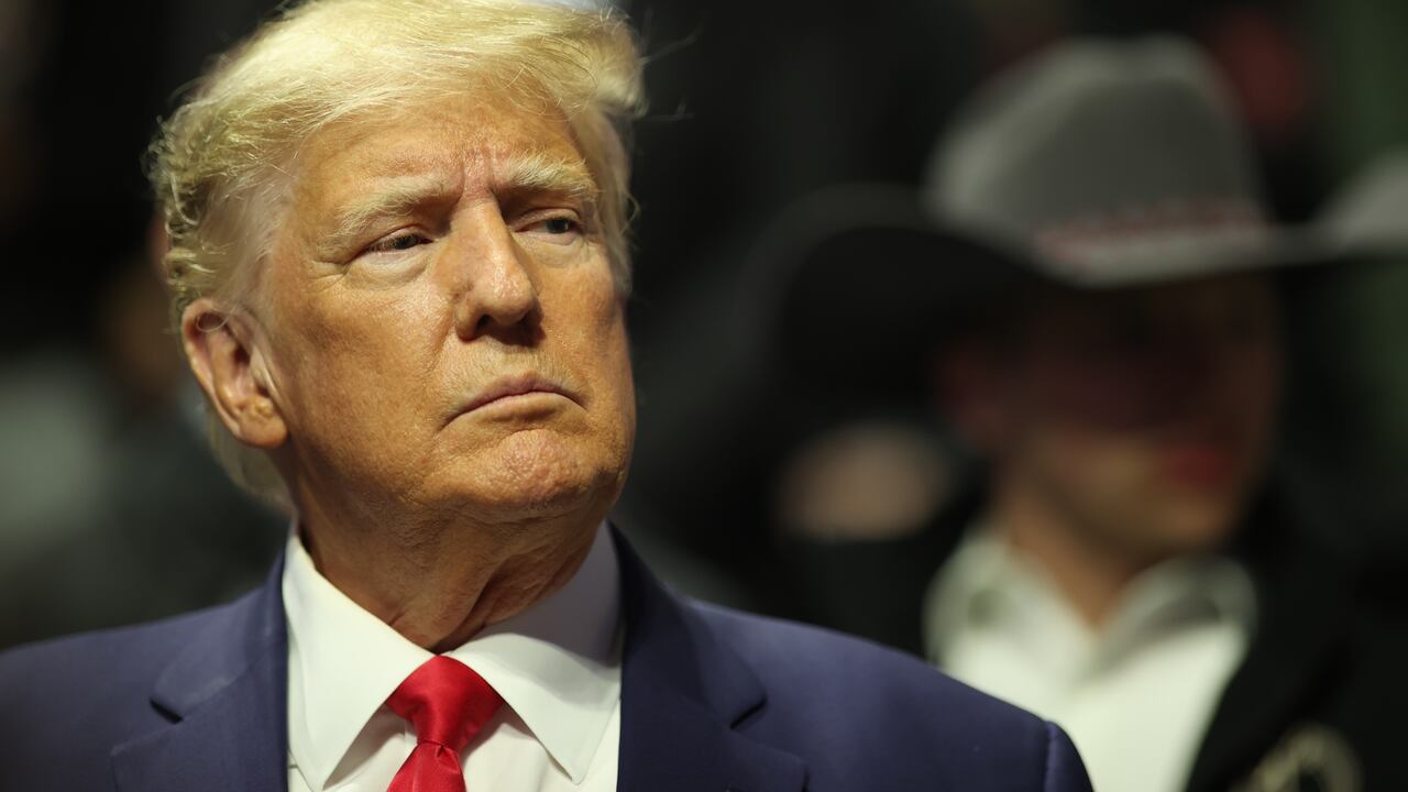 El Departamento de Justicia de los Estados Unidos se encuentra investigando al magnate por hallar documentos gubernamentales de la Casa Blanca en la propiedad y residencia del expresidente Donald Trum.