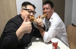 A principios de este año Kim se reunió con su homólogo filipino, Rodrigo Duterte. Ambos compartieron un festín de pollo norteamericano. Pero, no fue lo único que hicieron, también se tomaron fotos con armas y multitudes. Foto: Twitter. 