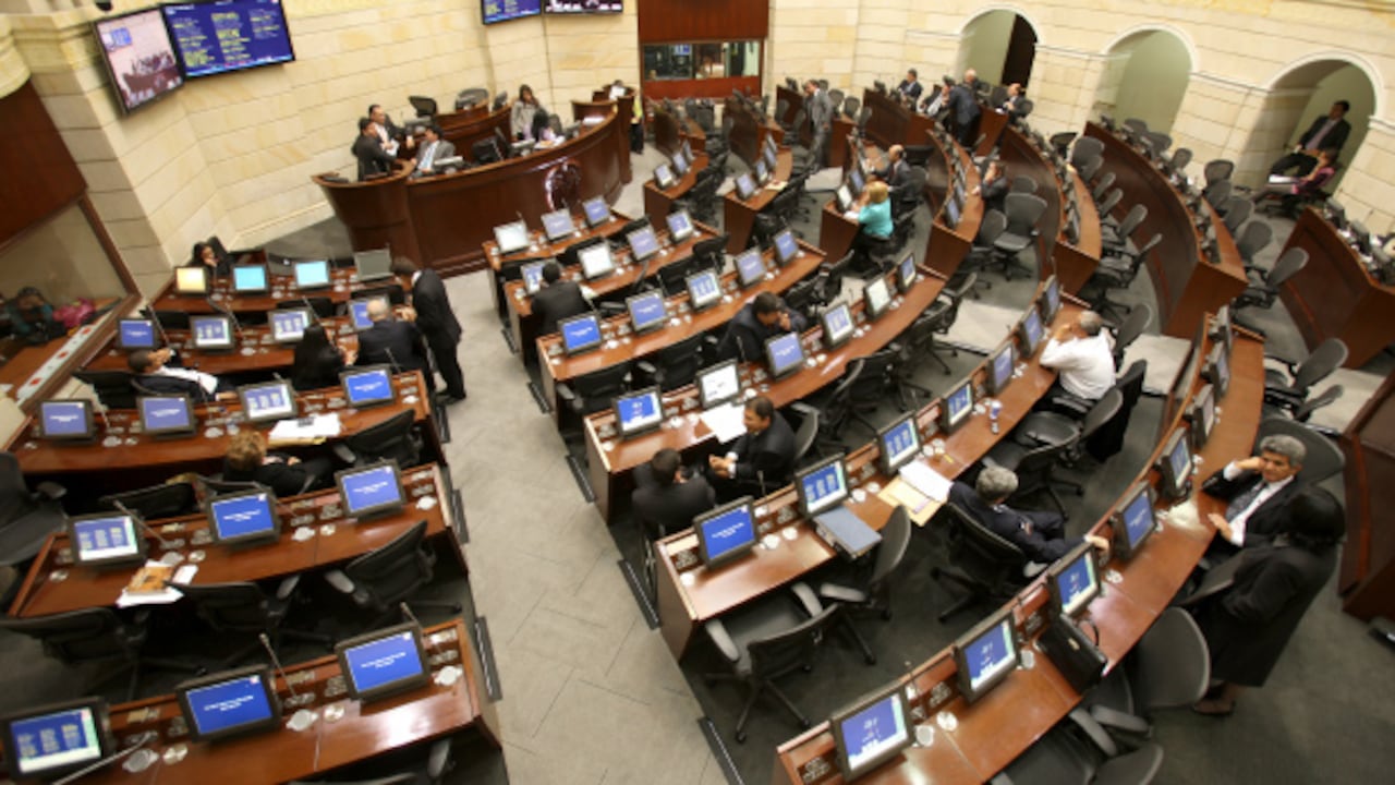 El nuevo Congreso entra con dos bloques opositores a la Casa de Nariño: a la izquierda el Polo Democrático y a la derecha el uribismo.