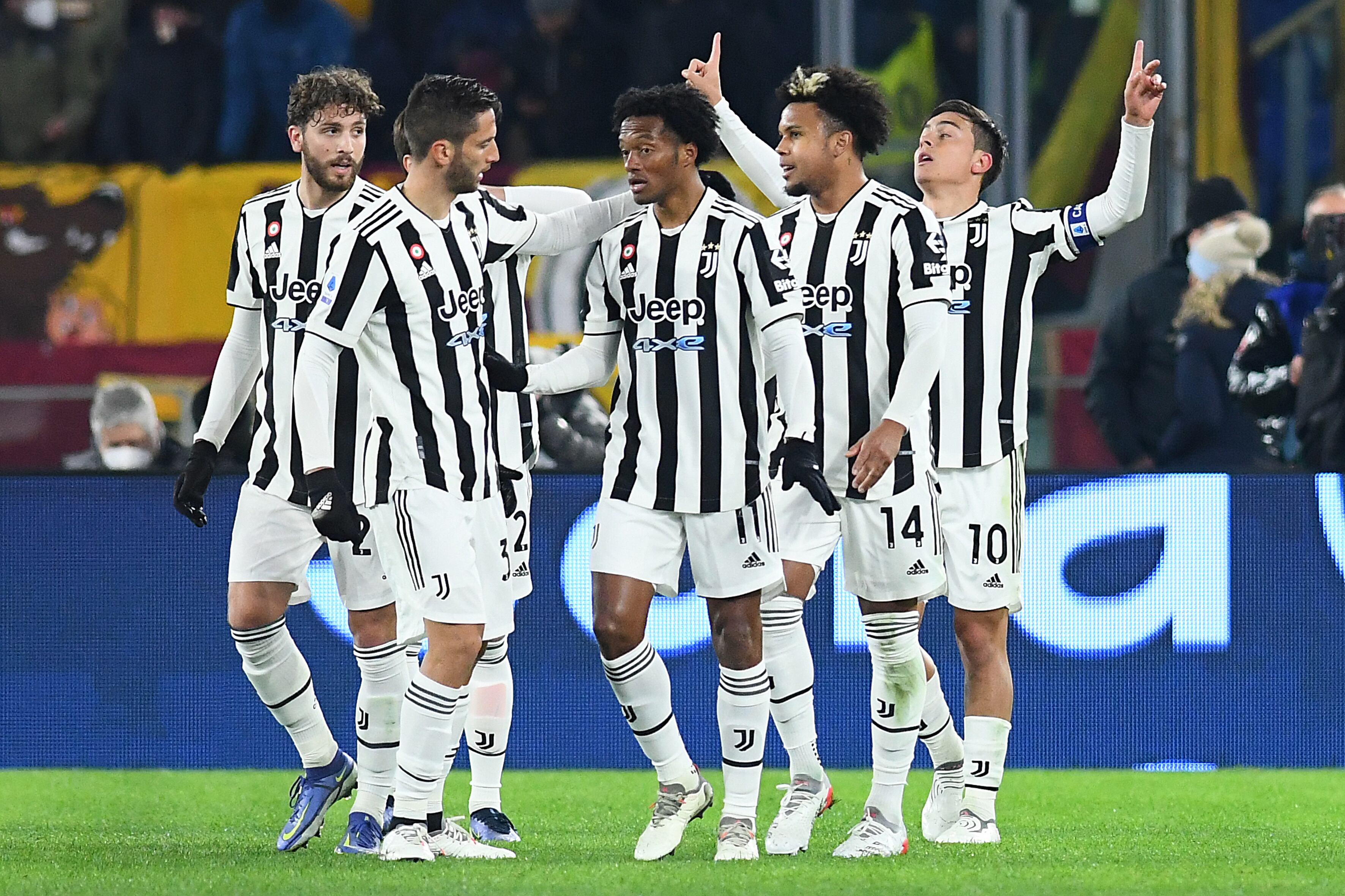 Juan Guillermo Cuadrado y Paulo Dybala en la Juventus