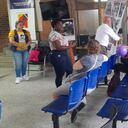 Migrantes venezolanas y retornadas colombianas reciben una charla de prevención de violencias de género.