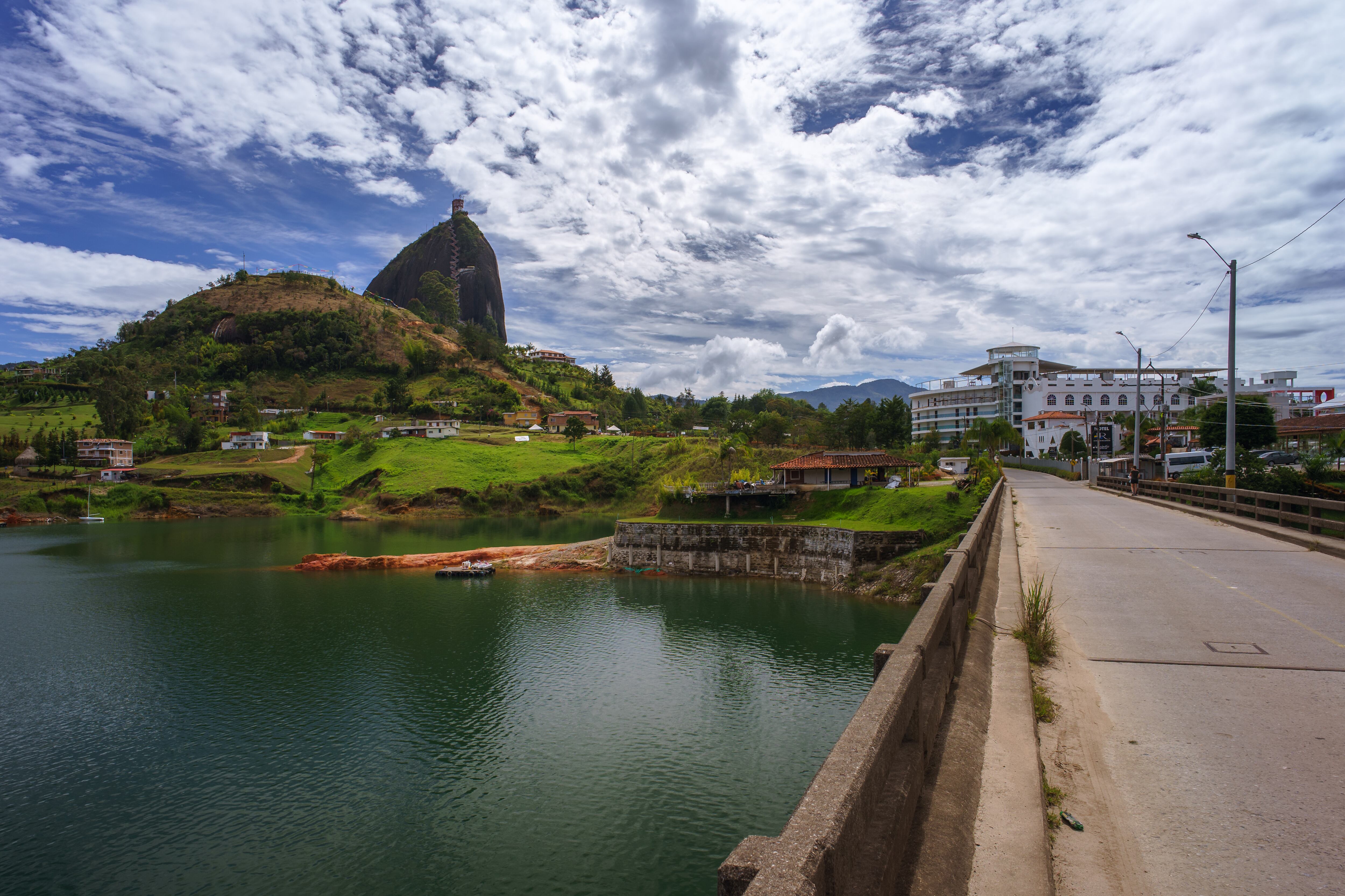 Los turistas tendrán que ingresar y salir por la vía nueva.