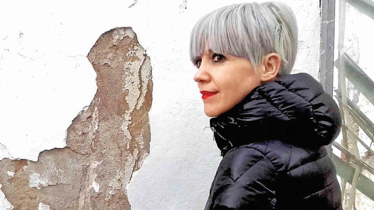 Zafra, doctora y licenciada en Arte, licenciada en Antropología Social y Cultural, tiene estudios de doctorado en Filosofía Política y un máster internacional en Creatividad.