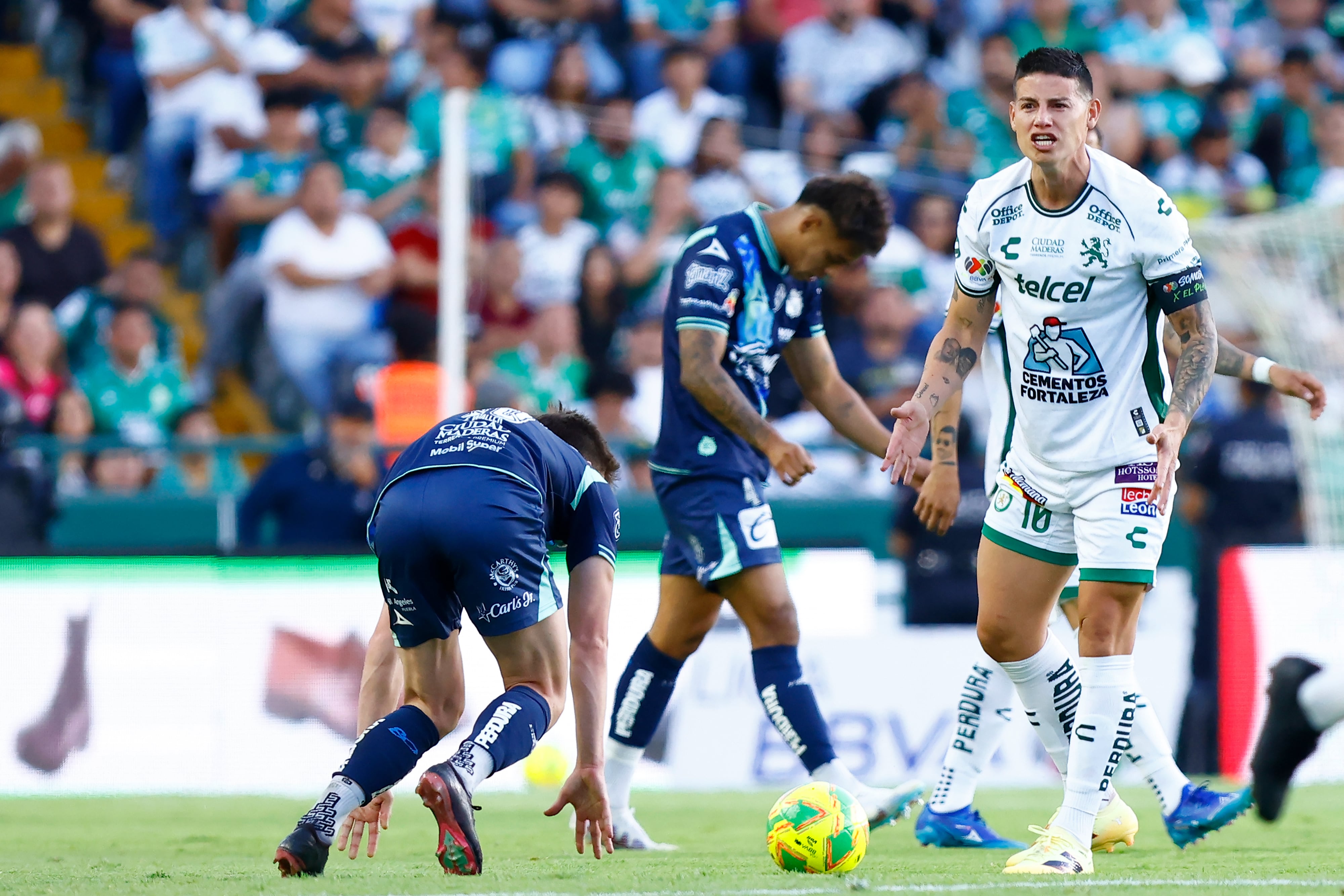 LEON, MEXICO - APRIL 12: James Rodriguez (R) of Leon reacts during the 15th round match between Leon and Puebla as part of the Torneo Clausura 2025 Liga MX at Leon Stadium on April 12, 2025 in Leon, Mexico. (Photo by Leopoldo Smith/Getty Images)
