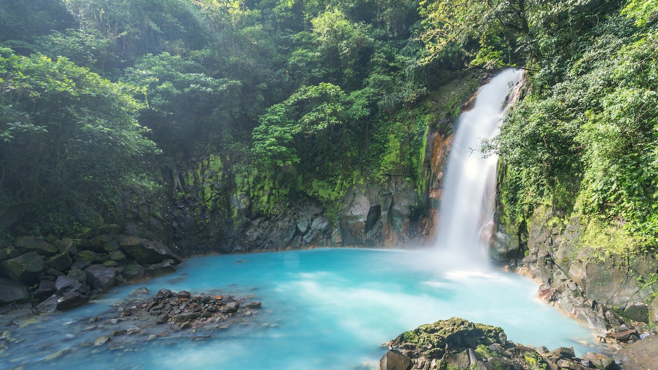 Cascada del Río Celeste, Parque Nacional Volcán Tenorio, Guanacaste, Costa Rica.