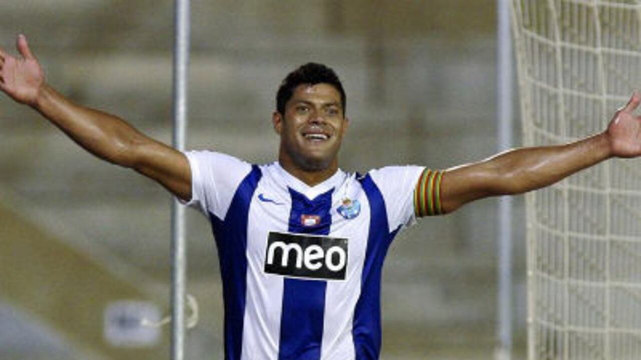 Hulk del FC Oporto celebra tras anotar ante el Maritimo Funchal durante un partido de la Liga de Portugal, el sábado.