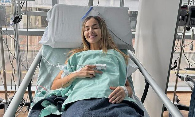 La influencer duró 4 horas en la cirugía