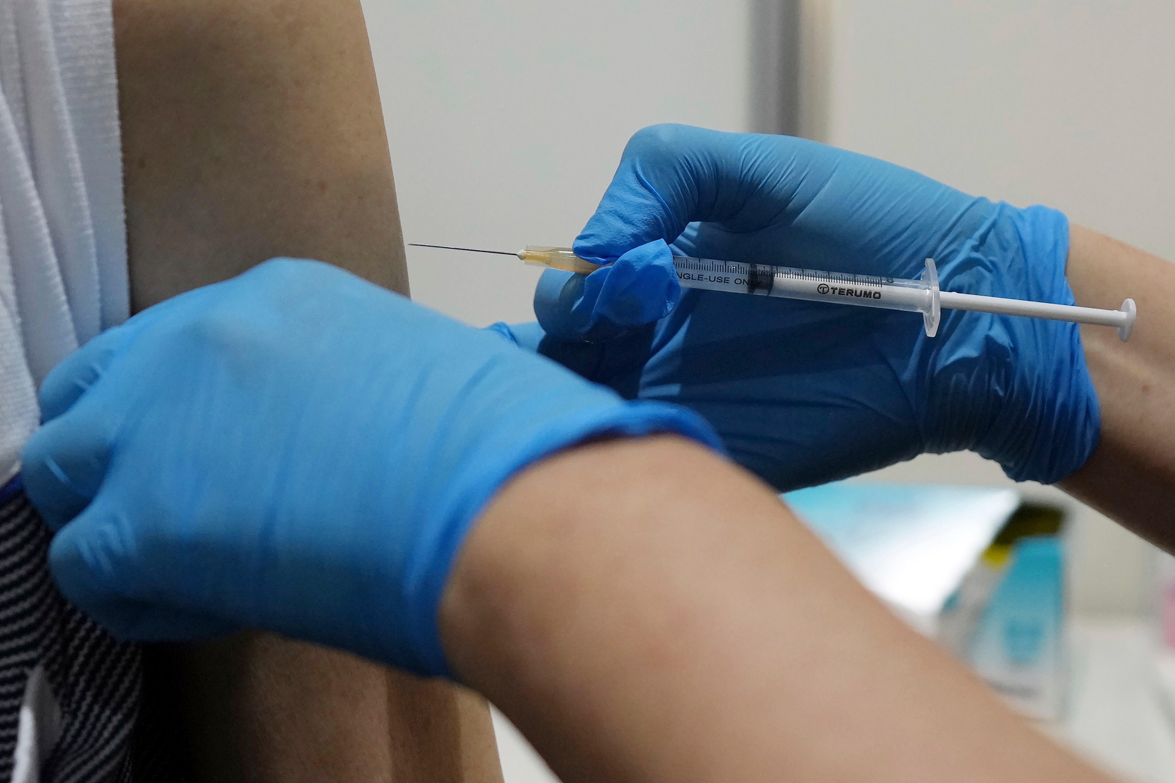 Vacunación (AP Photo/Eugene Hoshiko)