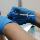 Vacunación (AP Photo/Eugene Hoshiko)