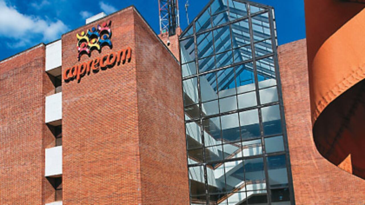 Desde hace dos semanas el Sindicato de Caprecom se tomó la empresa para protestar por la forma como la corrupción, la politiquería y la ineficiencia tienen a miles de pacientes sin servicios de salud.