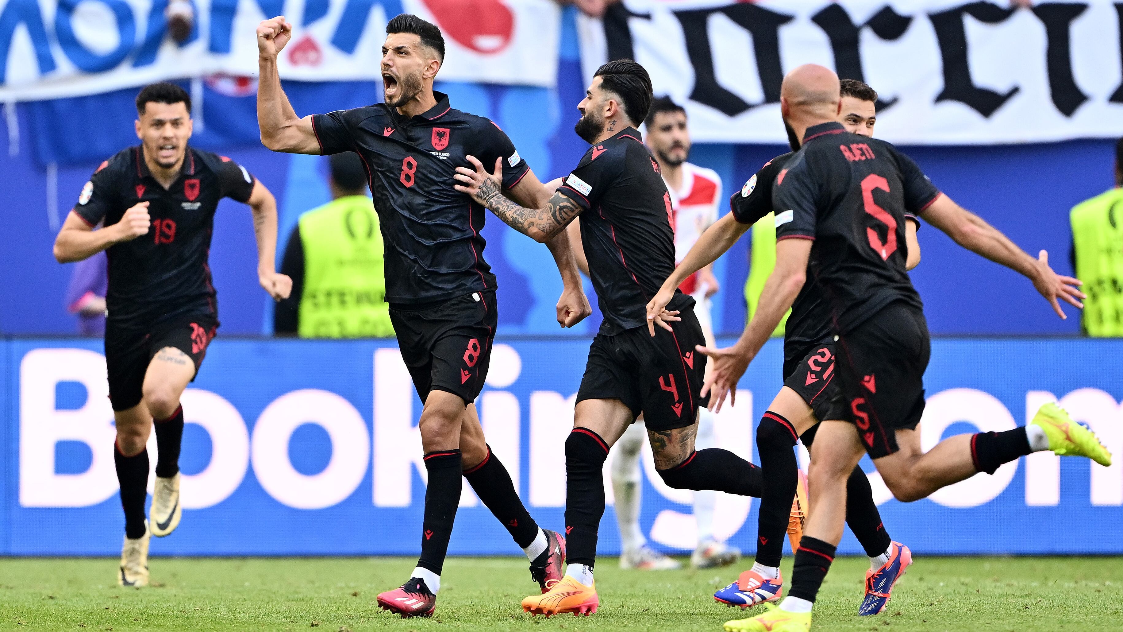 Júbilo para Albania, que logró un histórico punto ante Croacia.