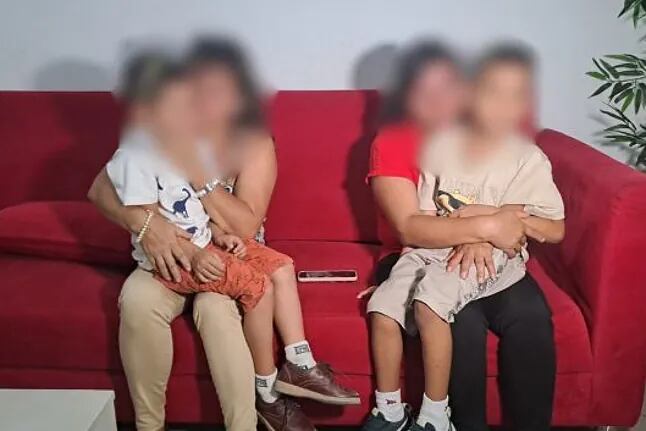 Las dos familias habían criado por seis años a menores que no eran sus hijos biológicos.