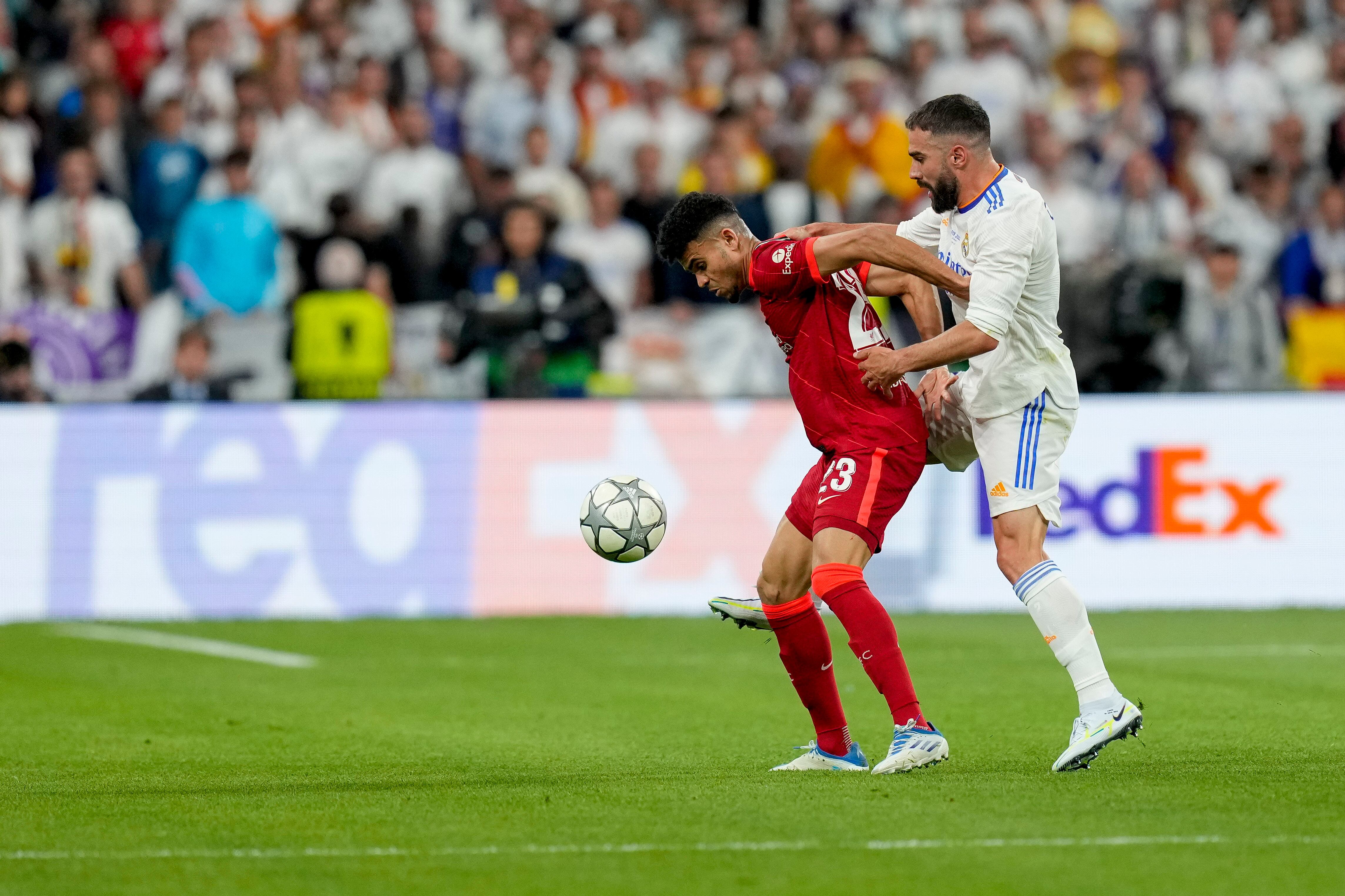 Dani Carvajal y Luis Díaz durante la final de la Champions League 2021-2022