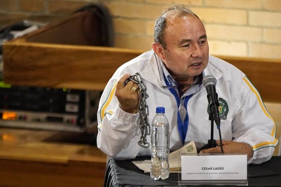 El sargento (r) César Lasso le exigió respuestas a los excomadantes de las Farc.