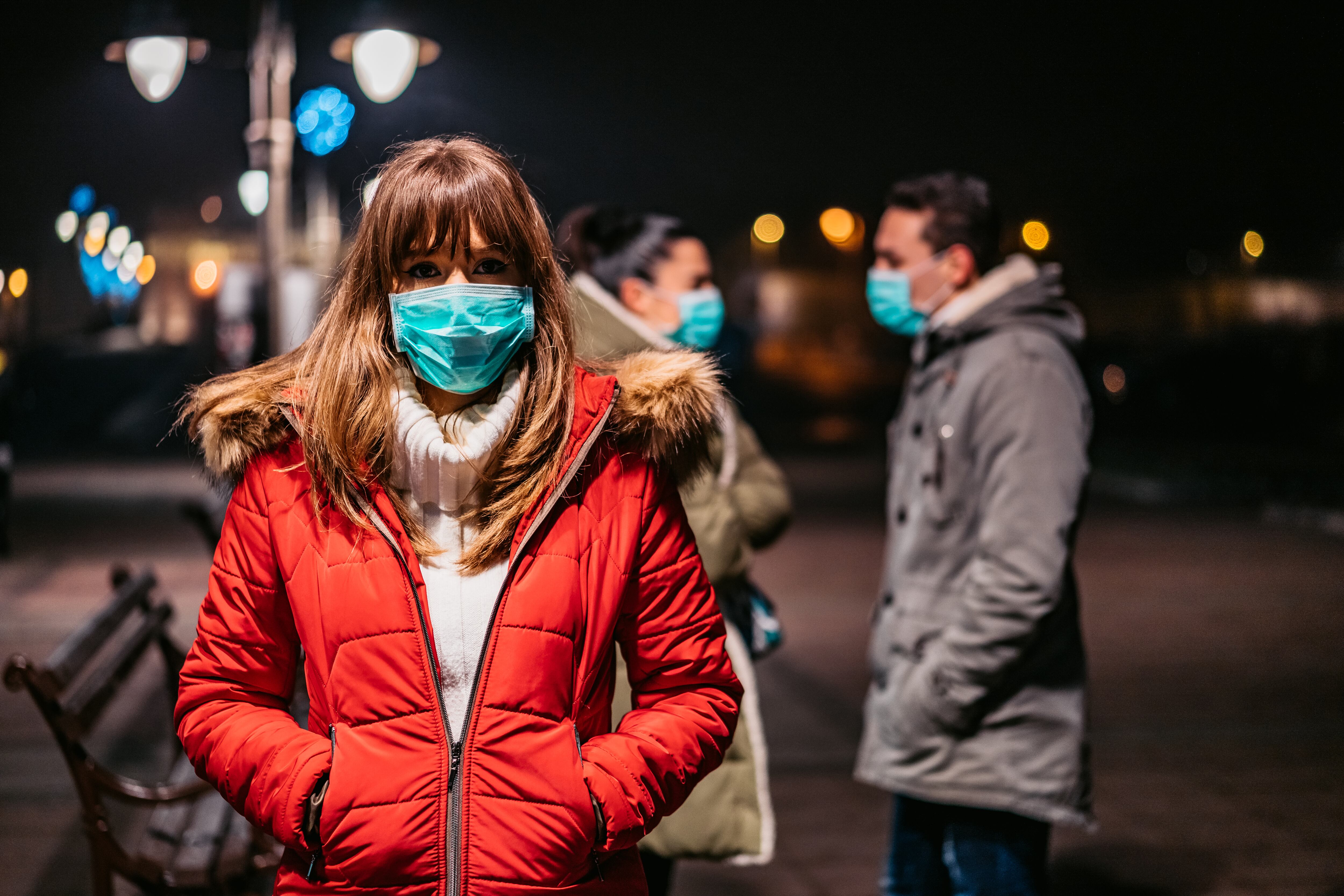 El tapabocas tiene felices aquellos que les choca saludar a conocidos en la calle y corren a esconderse para evitarlo. Ahora, es más fácil evadirse.