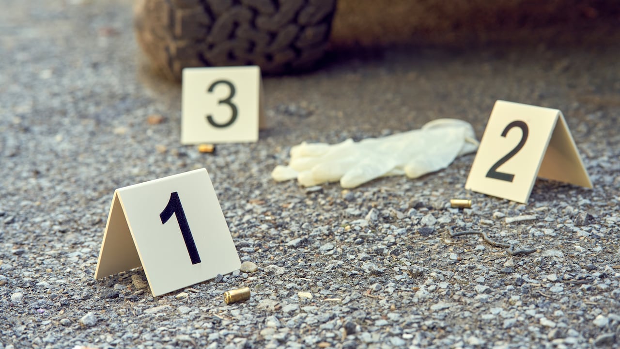 Ilustración - tiroteo en la escena del crimen