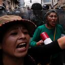 Partidarios del expresidente Evo Morales protestan por el arresto de partidarios de Morales que habían establecido bloqueos de carreteras durante semanas, frente a la sede de la policía, en La Paz, Bolivia, el jueves 14 de noviembre de 2024.