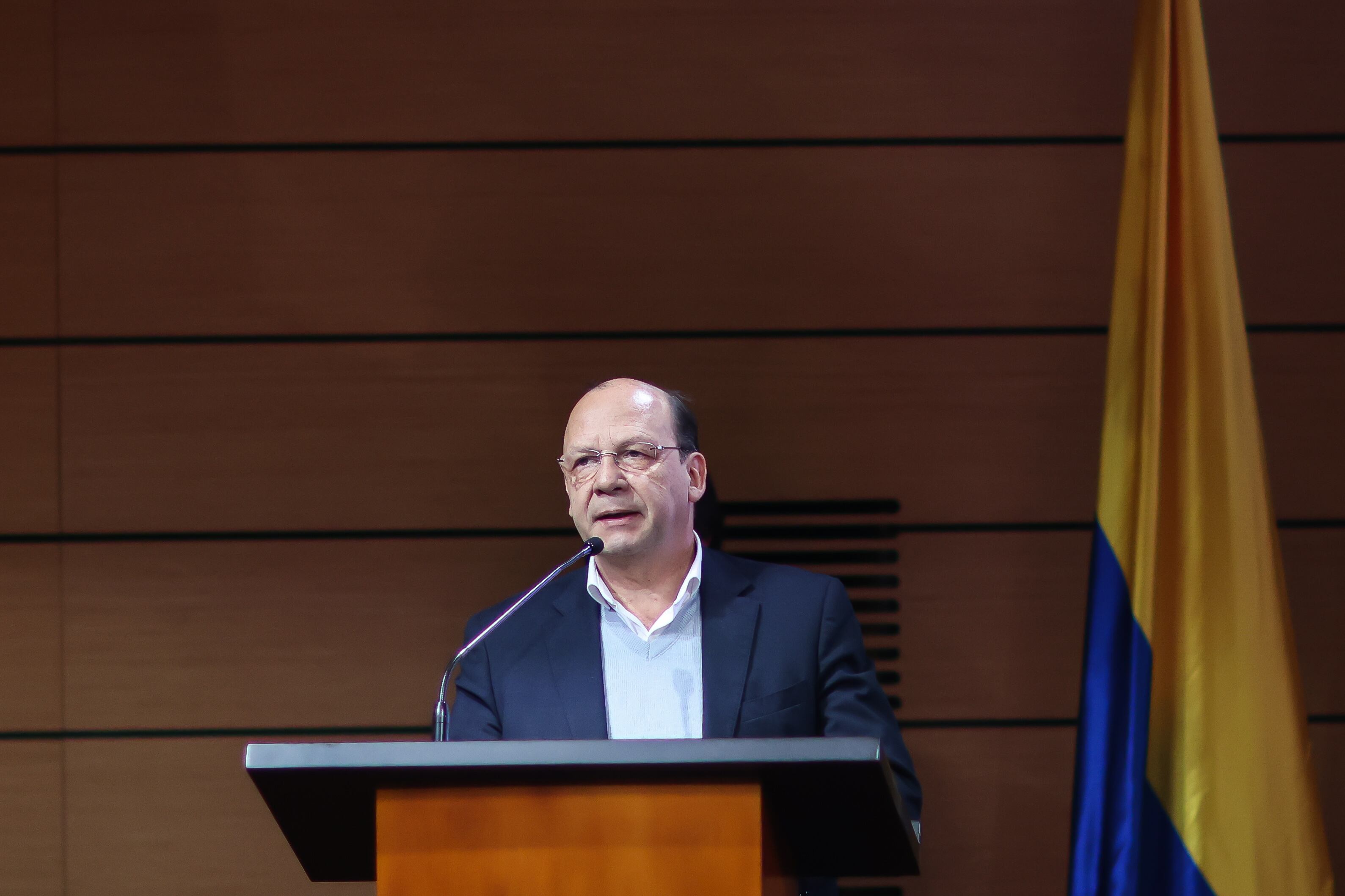 Rueda de prensa de la Ley de financiamiento con el ministro de hacienda, Germán Ávila, los viceministros Carlos Betancourt y Leonardo Pazos y la Dir. de Presupuesto, Martha Hernández.