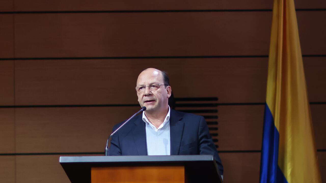 Germán Ávila, Ministro de hacienda.