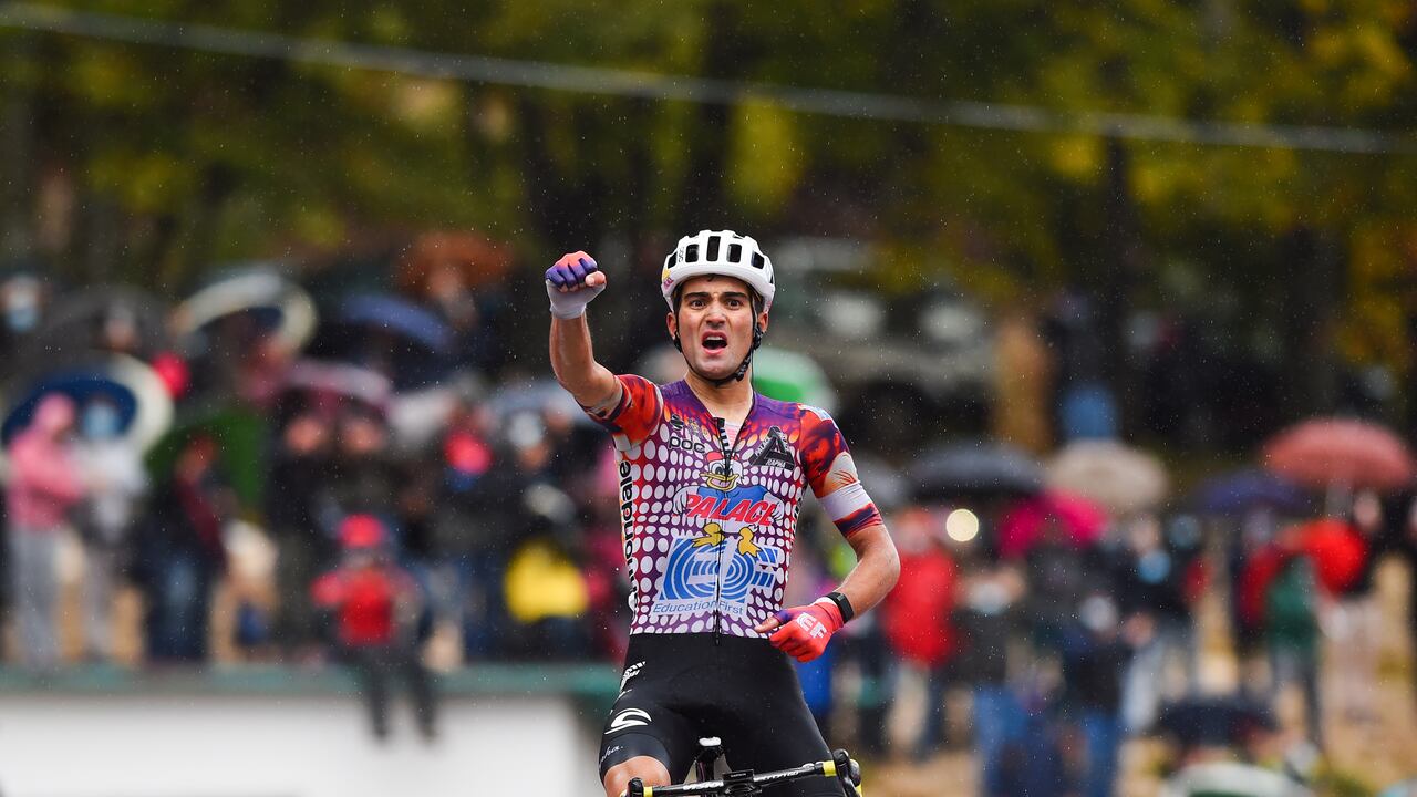 Team Education First rider Portugal's Ruben Guerreiro celebrates as he crosses the line and wins the 9th stage of the Giro d'Italia 2020 cycling race, a 208-kilometer route between San Salvo and Roccaraso on October 11, 2020. (Photo by Dario BELINGHERI / AFP)