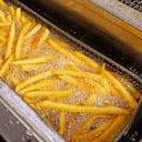 El vinagre es un producto que puede usarse para lograr una mejor textura en las papas fritas.