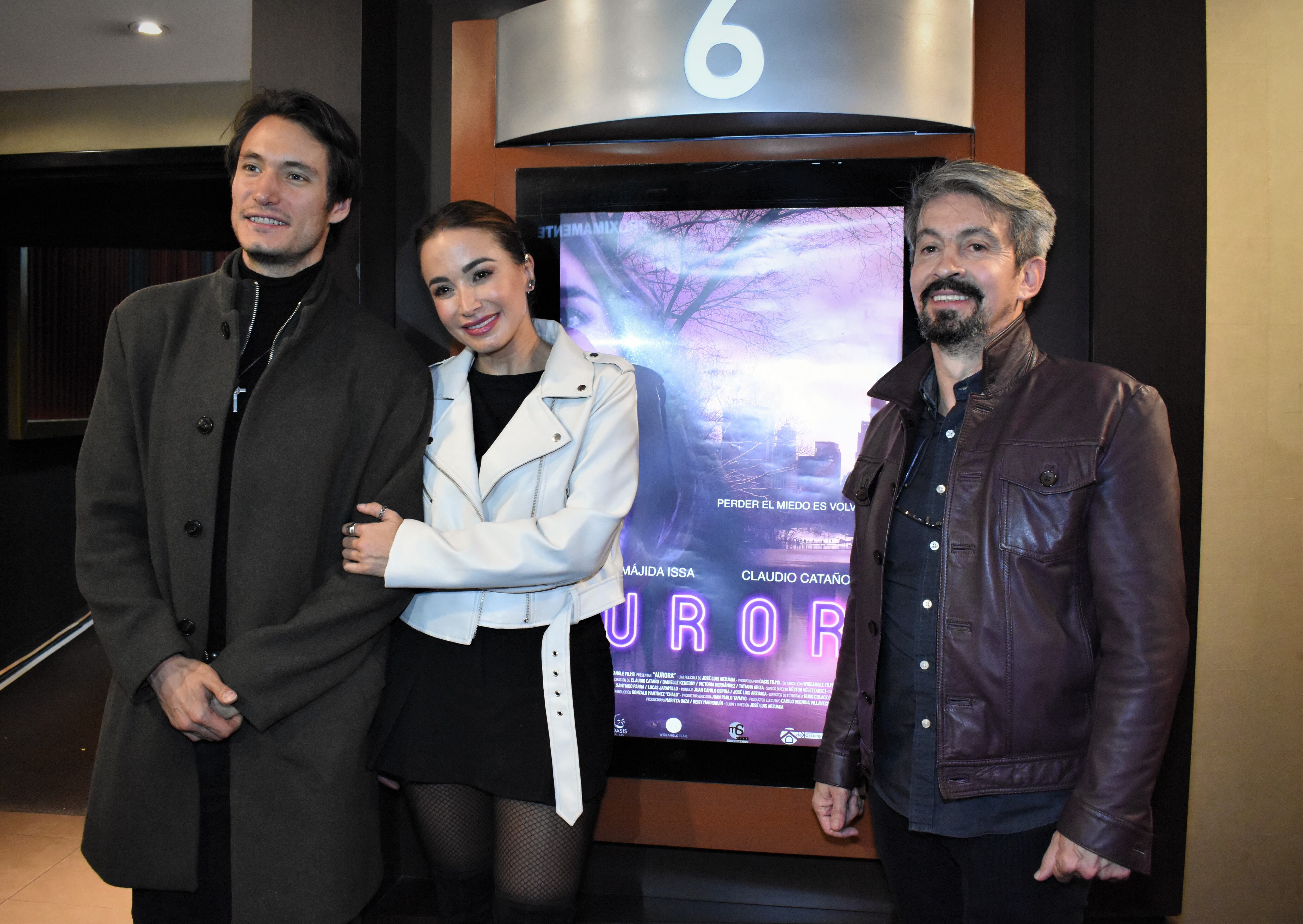 Claudio Cataño, Májida Issa y el director José Luis Arzuaga en la función para prensa