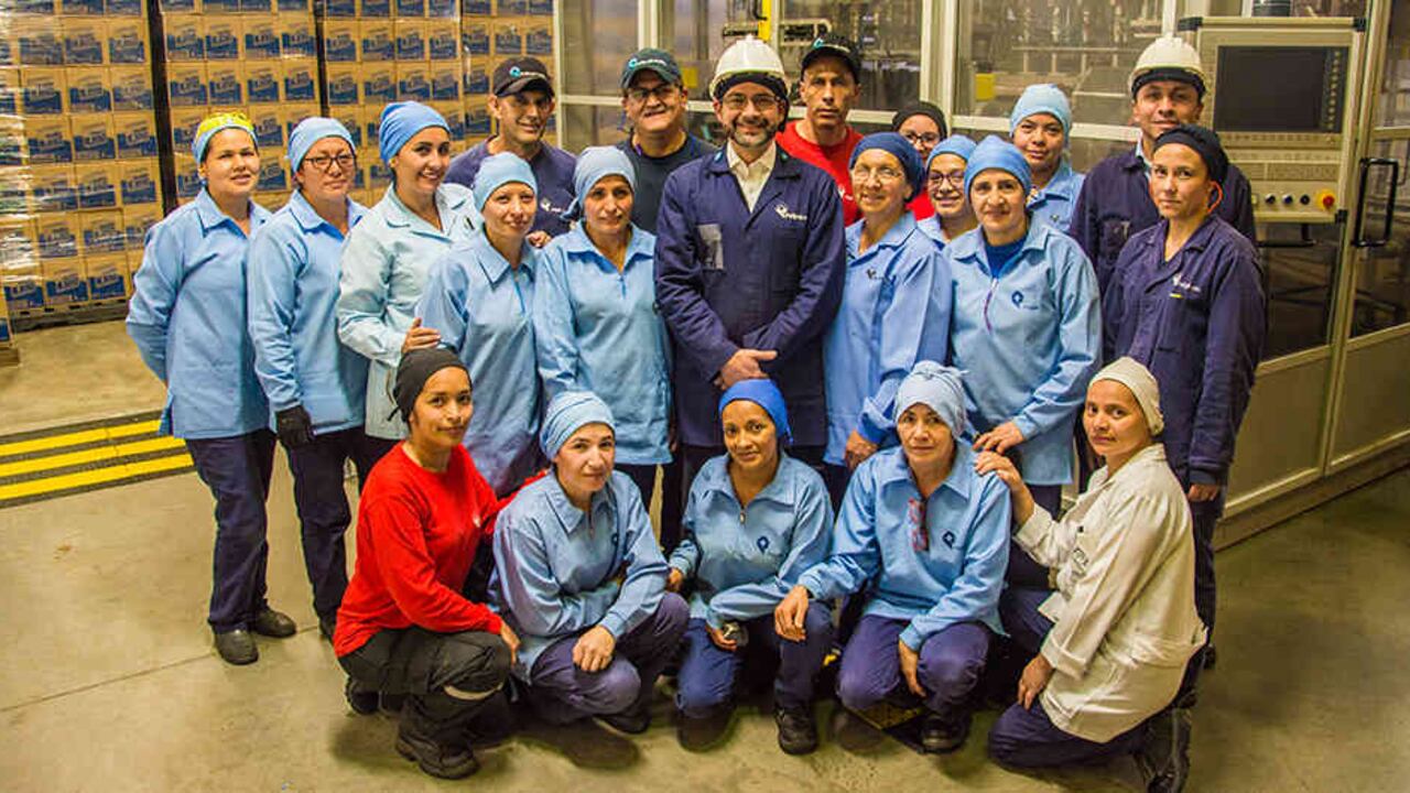 Pelpak contribuye al bienestar y al desarrollo socioeconómico de su entorno, por eso gran parte de sus colaboradoras son madres cabeza de hogar.