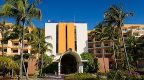 Entrada principal del complejo turístico de playa con todo incluido Meliá Varadero, en la península de Hicacos, Cuba.