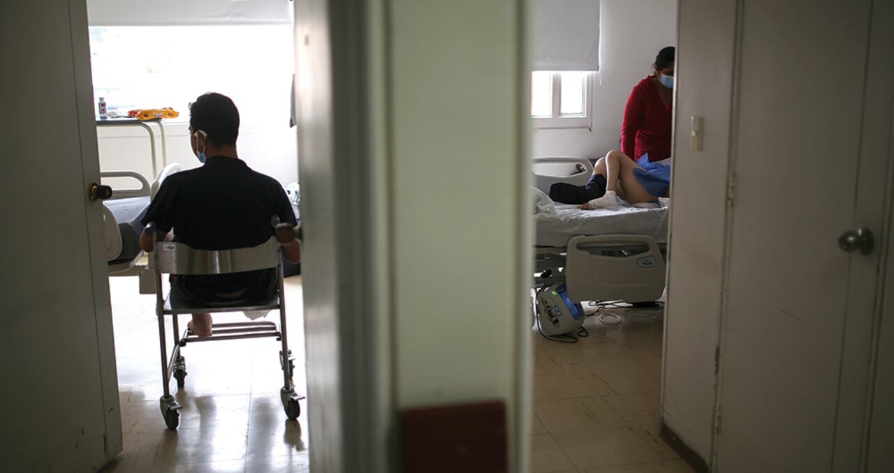 La insuficiencia en los recursos para la salud está incidiendo en el gasto de bolsillo de los usuarios, quienes se ven obligados a comprar sus medicamentos.